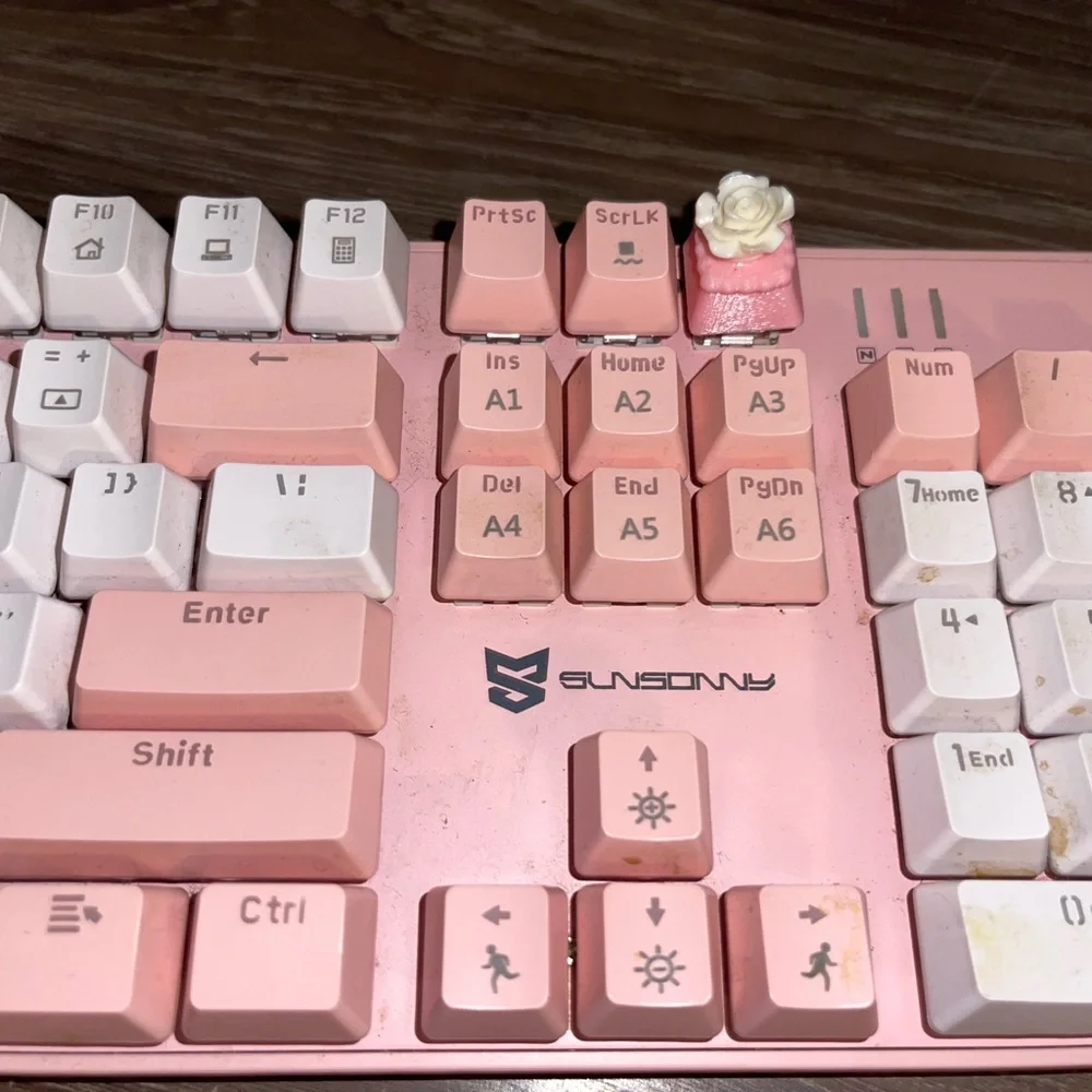 Merdia -Pink and White light up gaming USB Keyboard
